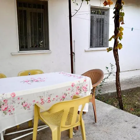 Muestakil Bahceli, Huzurlu Tatil *