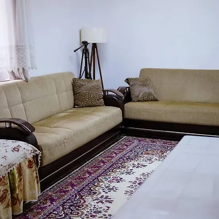 Muestakil Bahceli, Huzurlu Tatil